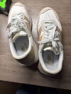 New Balance Cream & White Low-Top Sneakers